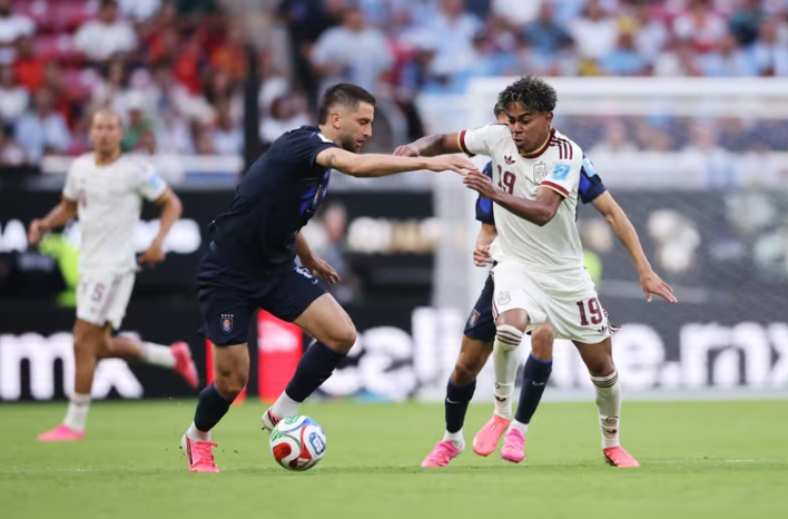 Uruguay vs Tây Ban Nha (07:00 – 27/06)